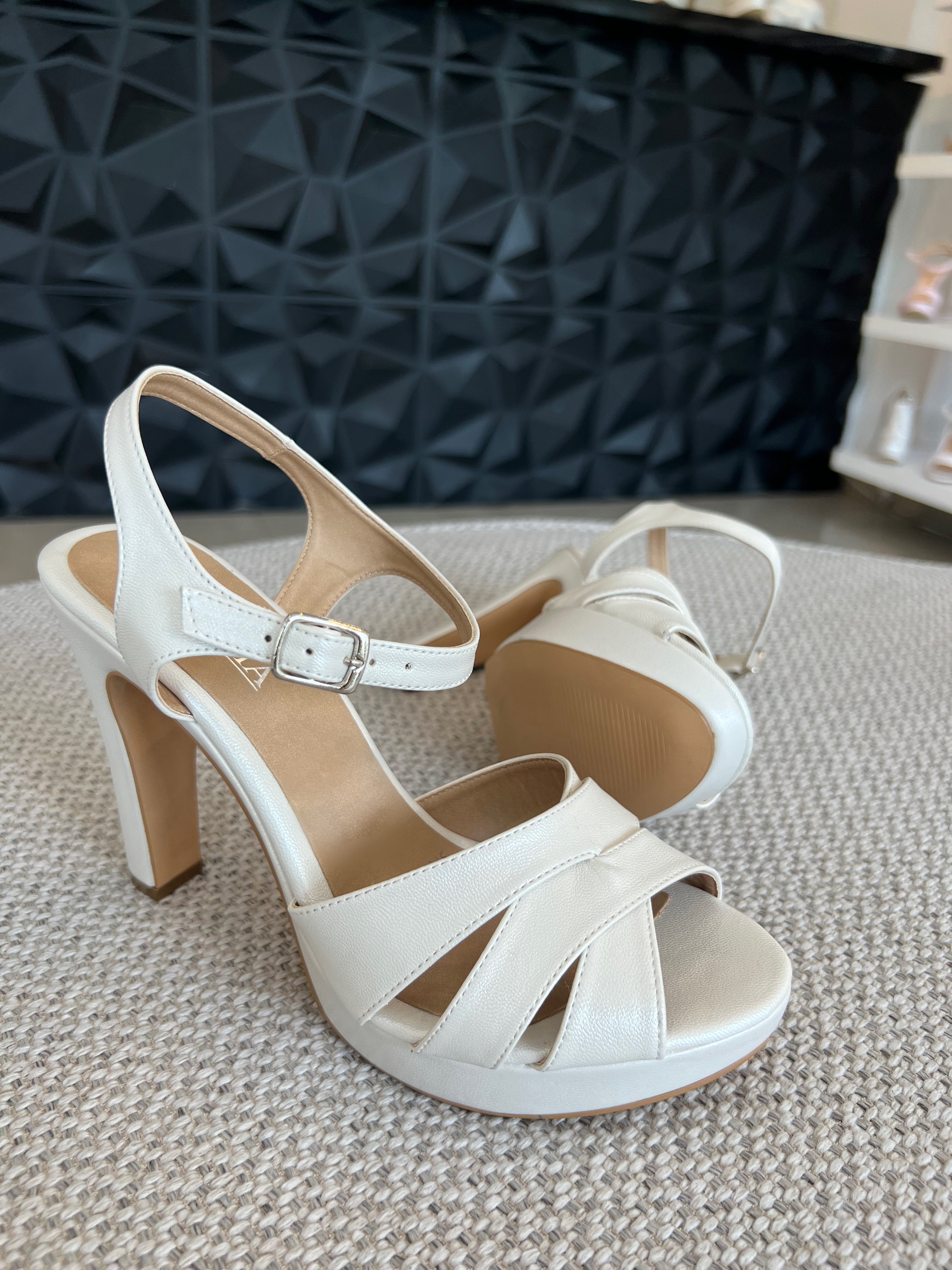 Novia plataforma blanco