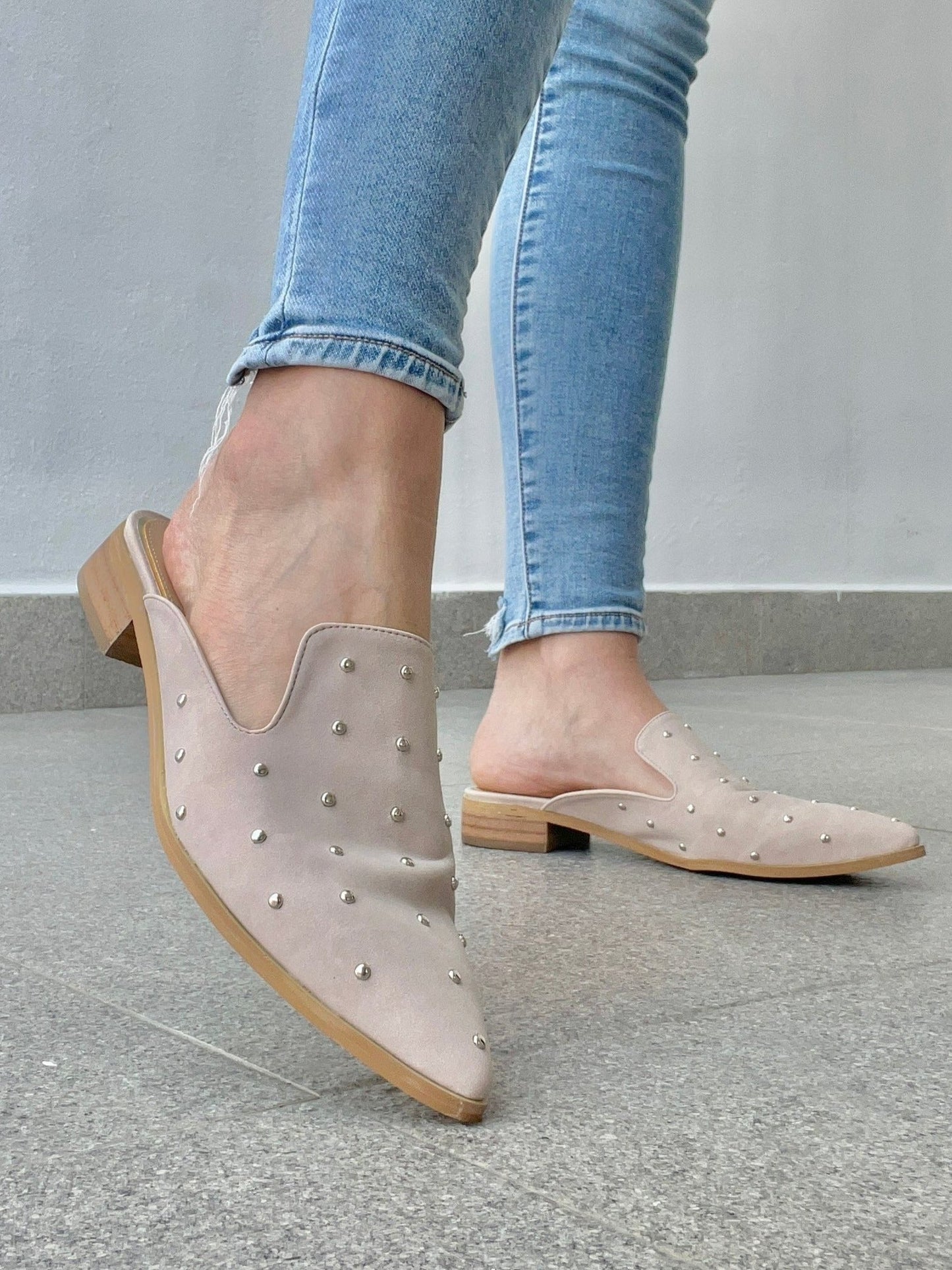 Zapatilla mule nude puntal